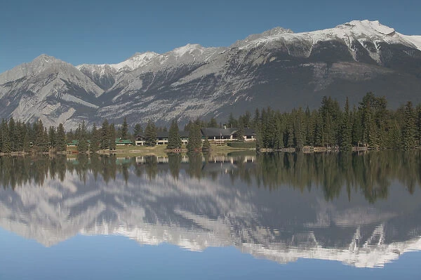 02. Canada, Alberta, Jasper National Park: JASPER, Jasper Park Lodge from Lake Beauvert