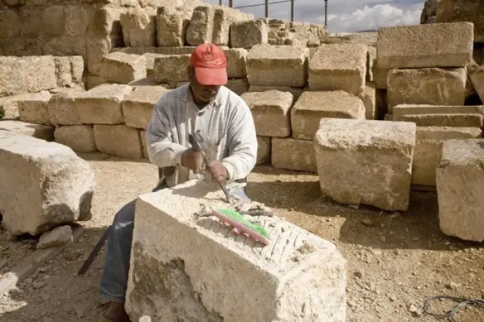Framed Print : Jordan, Jerash. Local modern-day stone mason continues preservation efforts on the 2 Framed Print : Jordan, Jerash. Local modern-day stone mason continues preservation efforts on the 2