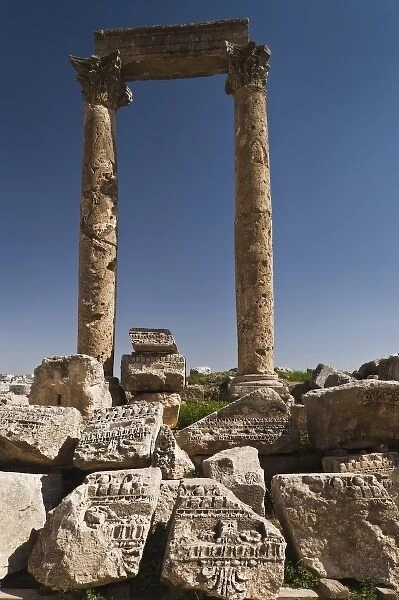 Jordan, Jerash, overview of Roman-era city ruins, columns along the Cardo Maximus