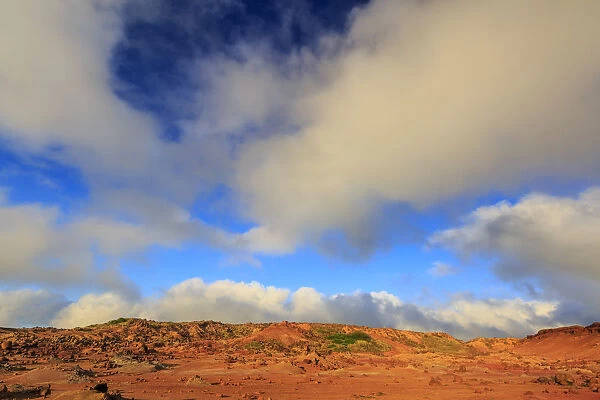 Kaehiakawaelo (Garden of the Gods), a Martian landscape of red dirt, purple lava