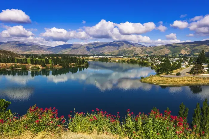 Framed Print : The Kawarau river and town of Cromwell, Central Otago, South Island, New Zealand Framed Print : The Kawarau river and town of Cromwell, Central Otago, South Island, New Zealand