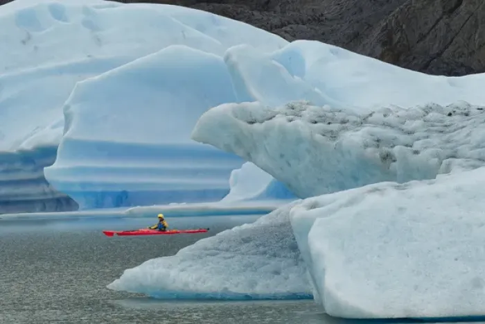 Framed Print : Kayaker exploring Grey Lake amid icebergs, Torres del Paine National Park, Chile Framed Print : Kayaker exploring Grey Lake amid icebergs, Torres del Paine National Park, Chile