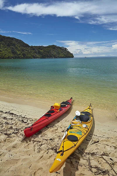 Kayaks, Bark Bay, Abel Tasman National Park, Nelson Region, South Island, New Zealand