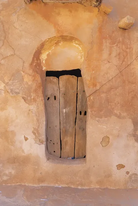 Framed Print : Ksar Ouled Soltane, Tataouine, Tunisia. Weathered wooden door in the ancient Berber town of Ksar Ouled Soltane
