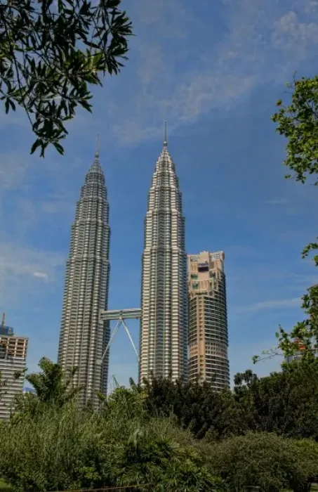Framed Print : Kuala Lumpur, Malaysia. Petronas Twin Towers, the tallest twin buildings in the world Framed Print : Kuala Lumpur, Malaysia. Petronas Twin Towers, the tallest twin buildings in the world