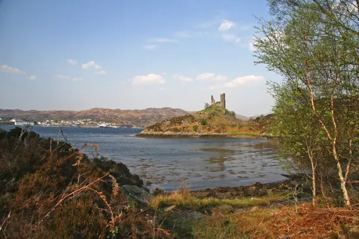Framed Print : Kyleakin, Scotland. The ancient ruins of Kyleakin Castle or Castle Moil at the entrance Framed Print : Kyleakin, Scotland. The ancient ruins of Kyleakin Castle or Castle Moil at the entrance