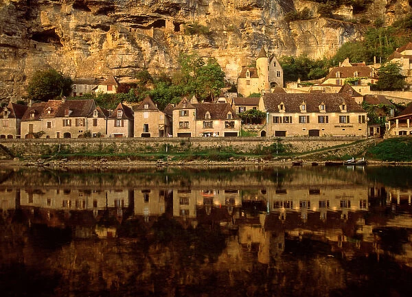 La Roque Gageac reflected in the Dordogne River, Perigord, France