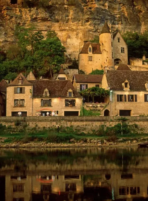 Framed Print : La Roque-Gageac reflected in the Dordogne River, France Framed Print : La Roque-Gageac reflected in the Dordogne River, France