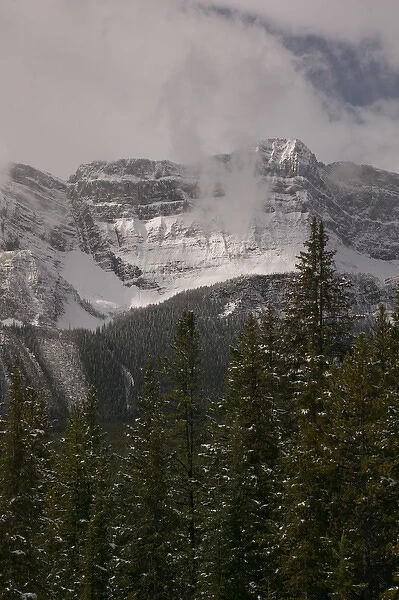 02. Canada, Alberta, Banff National Park: LAKE LOUISE, Early Winter Mountainscape