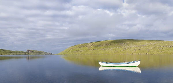 Lake Sorvagsvatn (Leitisvatn), the largest lake of Faroe