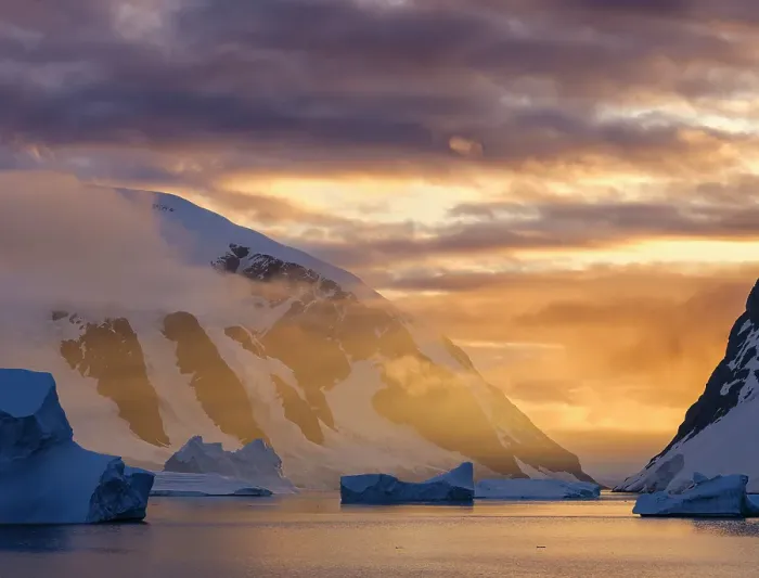 Framed Print : Landscape of the Arctowski Peninsula during sunset. West Antarctica, Antarctic Peninsula Framed Print : Landscape of the Arctowski Peninsula during sunset. West Antarctica, Antarctic Peninsula