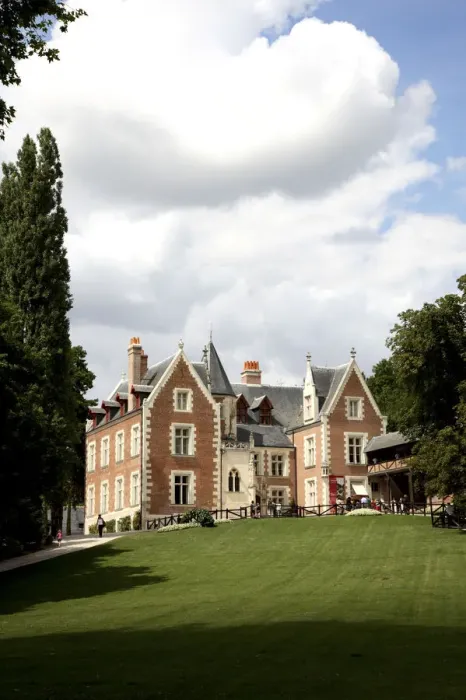 Framed Print : Le Clos Luce. the final home of Leonardo da Vinci. Amboise. Loire Valley. France Framed Print : Le Clos Luce. the final home of Leonardo da Vinci. Amboise. Loire Valley. France