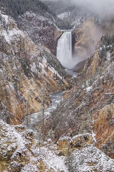 Light dusting of snow on the Grand Canyon of Yellowstone, Yellowstone National Park