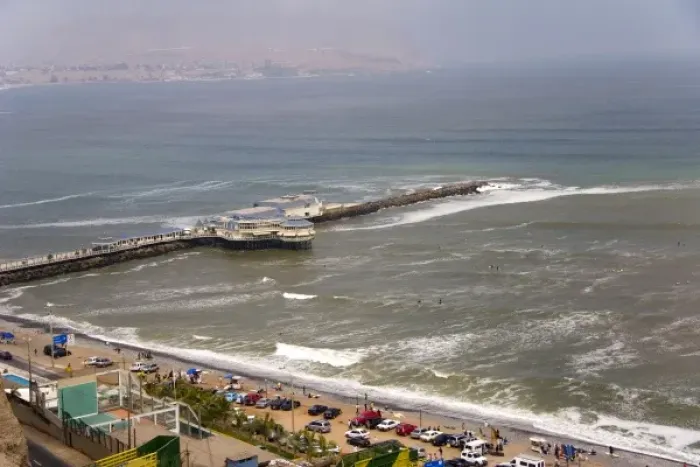 Framed Print : Lima, Peru. Miraflores, one of the beaches just minurtes outside of central Lima