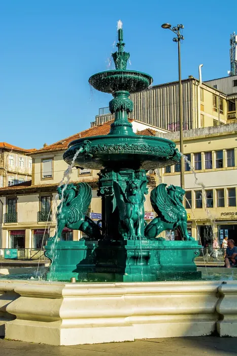 Framed Print : Lions Fountain (Fonte dos Leoes), Praca de Gomes, Porto, Portugal. (Editorial Use Only) Framed Print : Lions Fountain (Fonte dos Leoes), Praca de Gomes, Porto, Portugal. (Editorial Use Only)