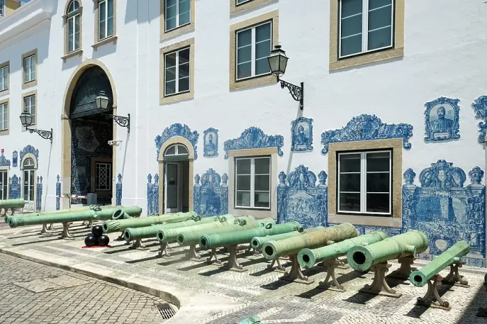 Framed Print : Lisbon, Portugal. Old canons line the courtyard in a former military headquarter