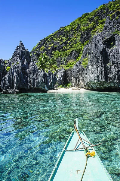 Little white beach and crystal clear water in the Bacuit archipelago, Palawan