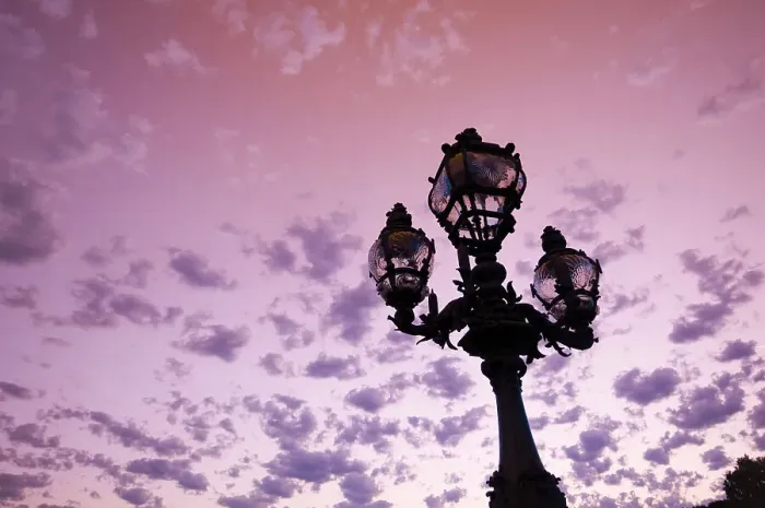 Framed Print : Looking up at a lamp post on Pont Alexandre III, with a pink sky behind it. Pont Alexandre III, Paris, Ile-de-France, France Framed Print : Looking up at a lamp post on Pont Alexandre III, with a pink sky behind it. Pont Alexandre III, Paris, Ile-de-France, France