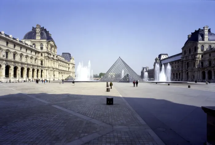 Framed Print : The Louvre. The Cour Napoleon and Pyramid. 1988. PARIS. Architect: Ieoh Ming Pei FRANCE Framed Print : The Louvre. The Cour Napoleon and Pyramid. 1988. PARIS. Architect: Ieoh Ming Pei FRANCE