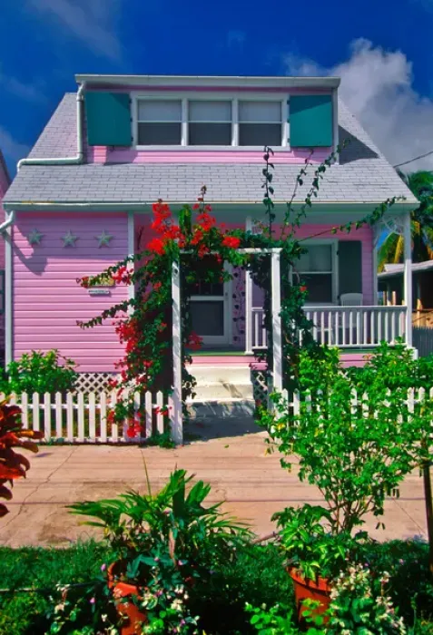Framed Print : Loyalist home from the 1900s in Hope Town, Elbow cay, Abaco Islands, Bahamas Framed Print : Loyalist home from the 1900s in Hope Town, Elbow cay, Abaco Islands, Bahamas