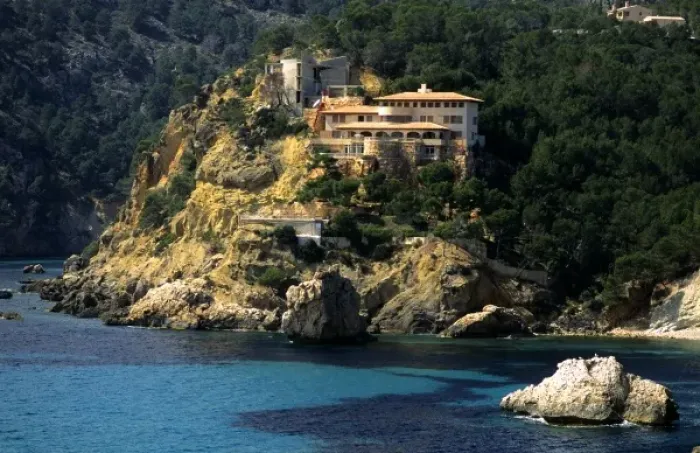 Framed Print : A luxury home in the Mediterranean at Majorca, Spain Framed Print : A luxury home in the Mediterranean at Majorca, Spain