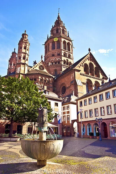Mainz, Germany, Saint Martins Cathedral and fountain