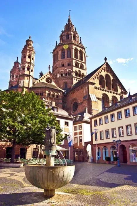 Framed Print : Mainz, Germany, Saint Martins Cathedral and fountain