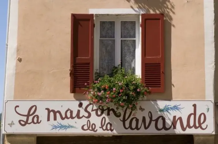 Framed Print : Maison de la Lavande, Place du Couwert, Moustiers-Sainte-Marie, Provence, France