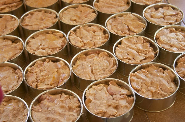 How to make foie gras ducks liver (series of images): Conserve tins cans filled