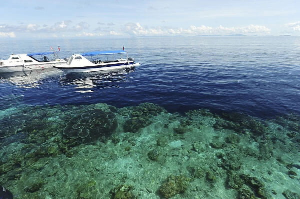 Malaysia, Borneo, Semporna Archipelago, Sipadan, diving boat arriving above transparent sea