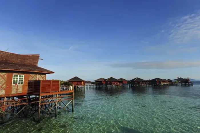 Framed Print : Malaysia, Borneo, Semporna, Mabul, luxury hotel with bungalows on stilt