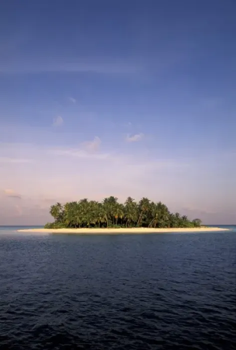 Framed Print : Maldives, Ari Atoll. Uninhabited, un-named tropical island Framed Print : Maldives, Ari Atoll. Uninhabited, un-named tropical island