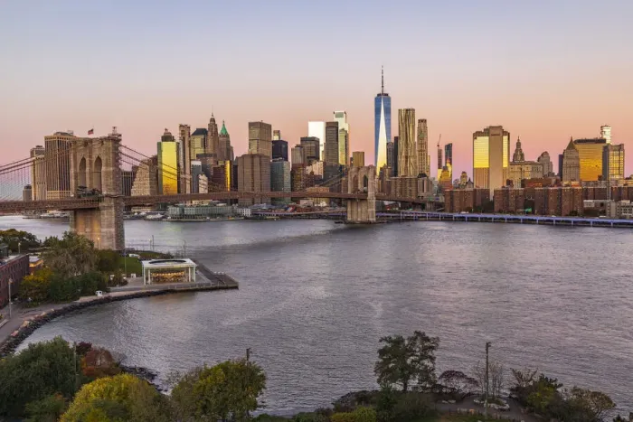 Framed Print : Manhattan, New York, USA. Sunrise view of Manhattan and the Brooklyn Bridge