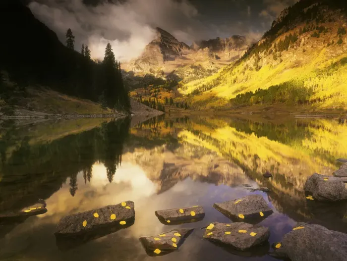 Framed Print : Maroon bells near Aspen Colorado in full Fall blazing yellow color Framed Print : Maroon bells near Aspen Colorado in full Fall blazing yellow color