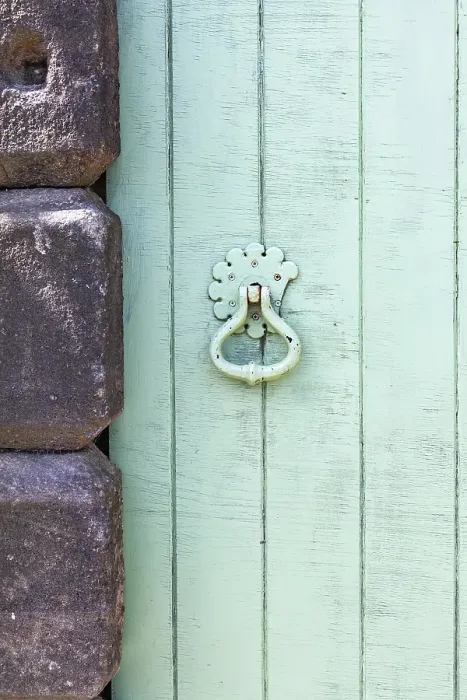 Framed Print : Masham, Ripon, North Yorkshire, England, Great Briton, United Kingdom. Handle on an old green wooden door Framed Print : Masham, Ripon, North Yorkshire, England, Great Briton, United Kingdom. Handle on an old green wooden door