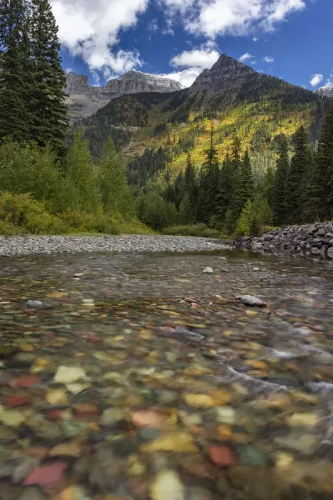 Framed Print : McDonald Creek with Garden Wall in early autumn in Glacier National Park, Montana, USA Framed Print : McDonald Creek with Garden Wall in early autumn in Glacier National Park, Montana, USA