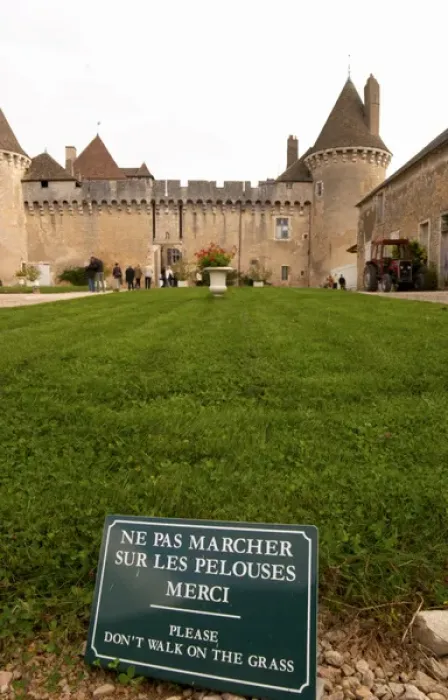 Framed Print : The medieval Chateau de Rully in Cote Chalonnaise, Bourgogne. Sign: don t walk