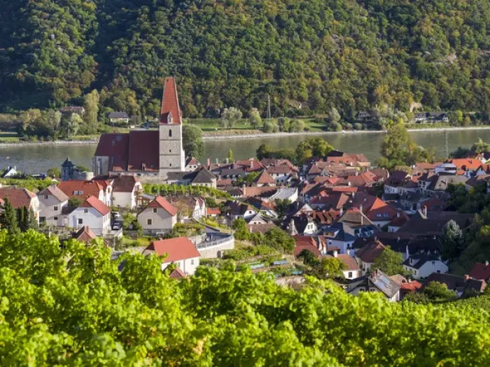 Framed Print : Medieval town of Weissenkirchen in the Wachau, with fortified church Mariae Himmelfahrt