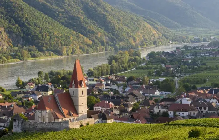 Framed Print : Medieval town of Weissenkirchen in the Wachau, with fortified church Mariae Himmelfahrt