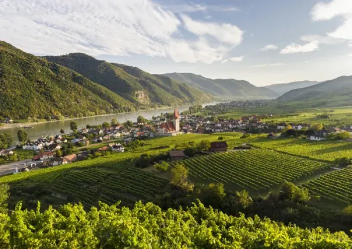 Framed Print : Medieval town of Weissenkirchen in the Wachau, with fortified church Mariae Himmelfahrt