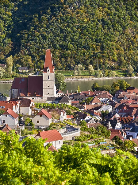 Medieval town of Weissenkirchen in the Wachau, with fortified church Mariae Himmelfahrt