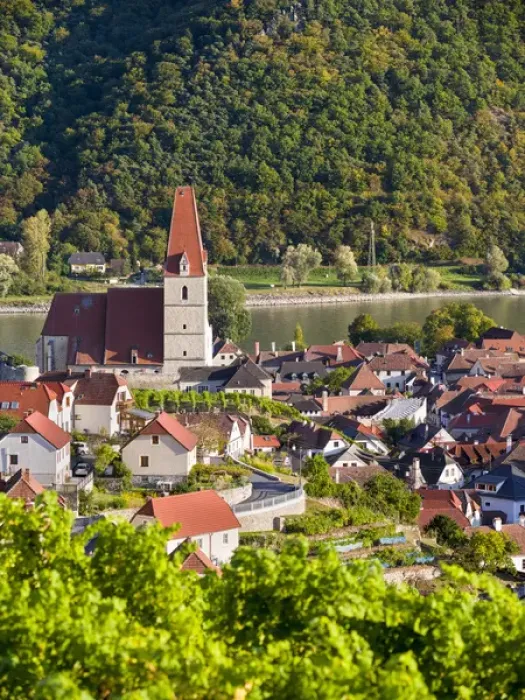 Framed Print : Medieval town of Weissenkirchen in the Wachau, with fortified church Mariae Himmelfahrt