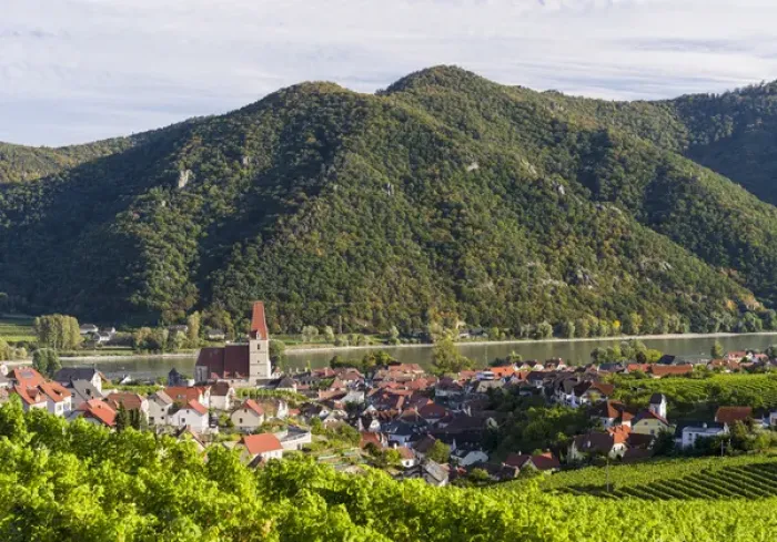 Framed Print : Medieval town of Weissenkirchen in the Wachau, with fortified church Mariae Himmelfahrt