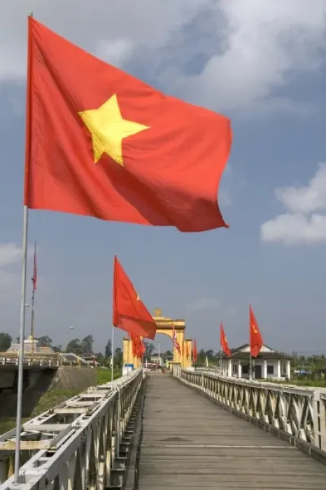 Framed Print : Memorial portal to Ho Chi Minh at the Hien Luong Bridge spanning the Ben Hai River
