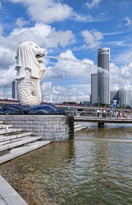 Framed Print : Merlion, symbol of Singapore, and downtown skyline in Fullerton area of Clarke Quay