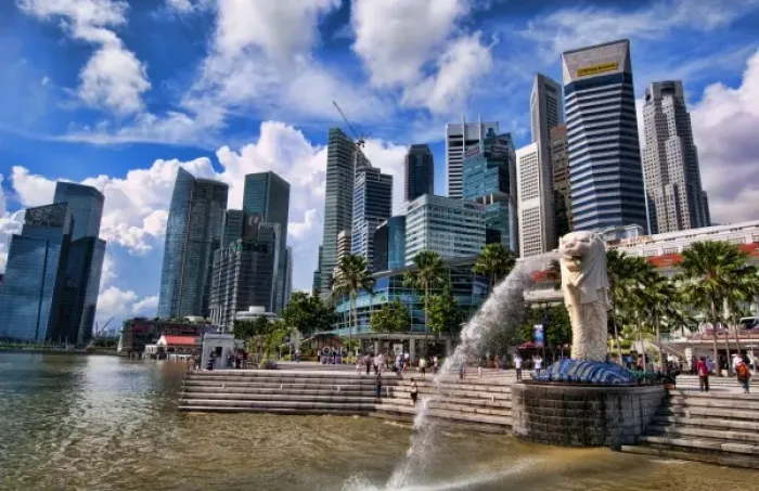 Framed Print : Merlion, symbol of Singapore, and downtown skyline in Fullerton area of Clarke Quay