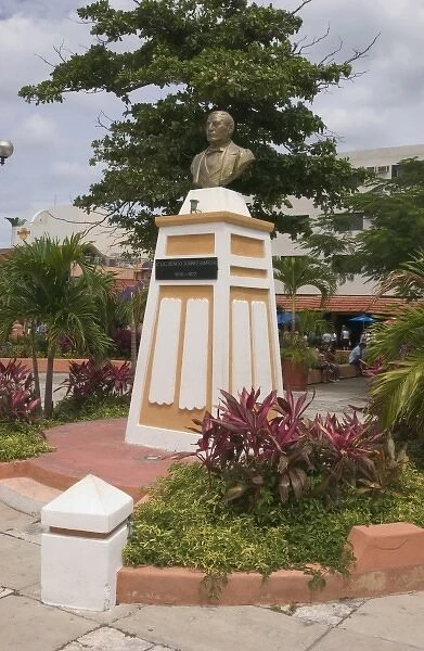 Mexico, Cozumel, San Miguel, town square with monument to Benito Juarez Garcia