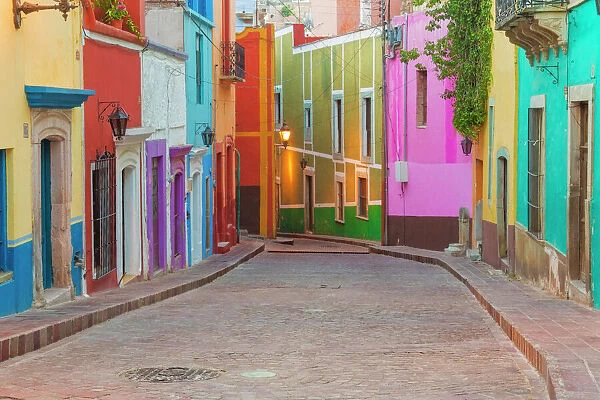 Mexico, Guanajuato. Colorful street scene. Credit as: Don Paulson  /  Jaynes Gallery  /  DanitaDelimont