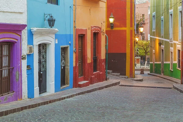 Mexico, Guanajuato. Colorful street scene. Credit as: Don Paulson  /  Jaynes Gallery  /  DanitaDelimont