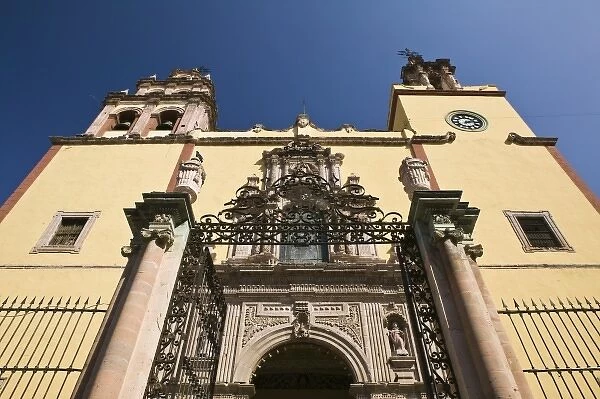 Mexico, Guanajuato State, Guanajuato. Basilica Colegiata de Nuestra Senora de Guanajuato Basilica